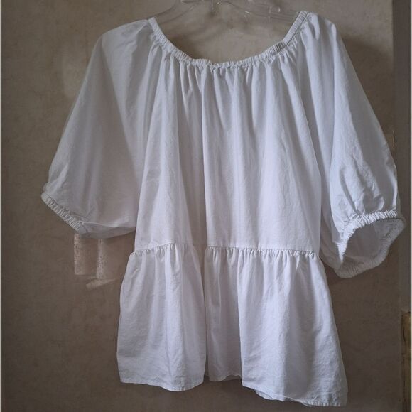 Old Navy Tops - Old Navy XL white BOHO top cutout